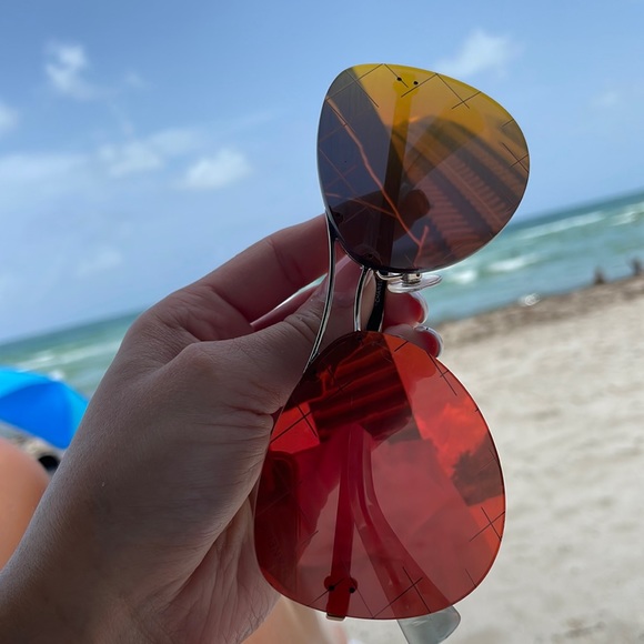 CHANEL Accessories - Chanel interlocking cc logo aviator sunglasses